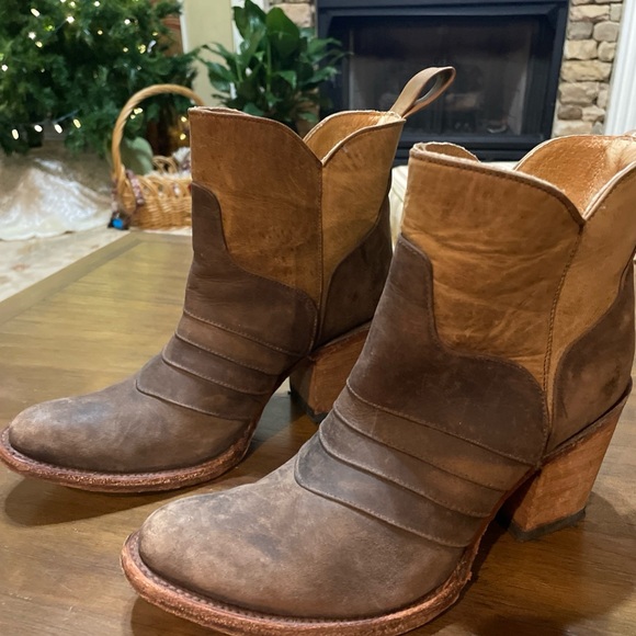 Corral Women's Boots Circle G by Corral Distressed Chocolate Ankle Boots 7.5 - Picture 3 of 9